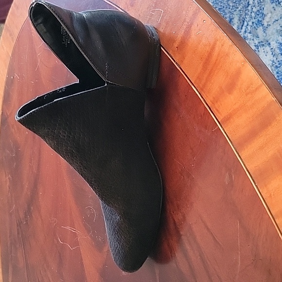 LOGO BY LORI GOLDSTEIN LOUISE ankle booties - Picture 3 of 8